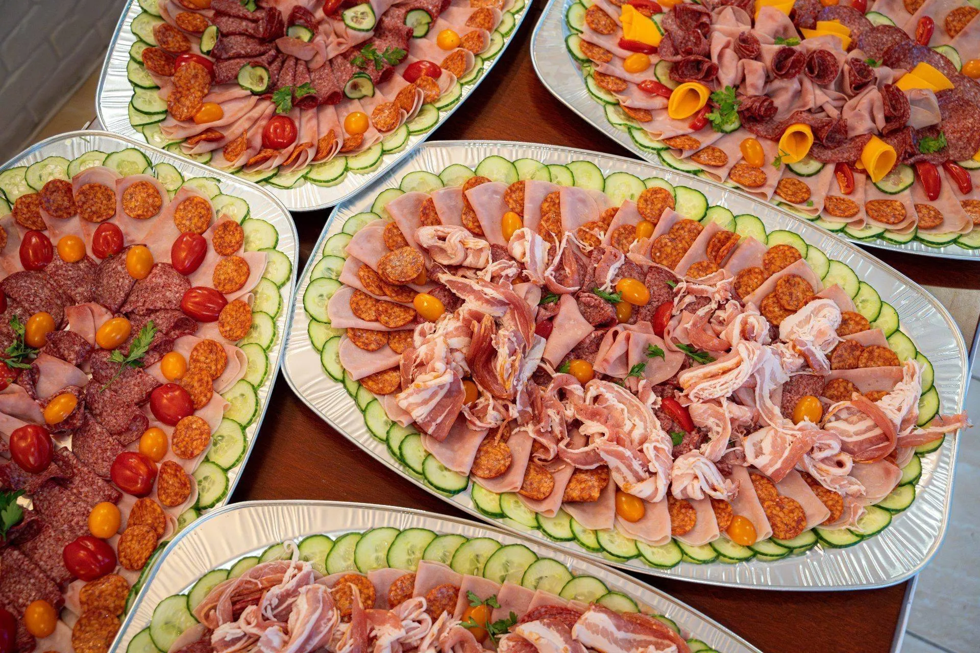 Catering — mäsové a syrové misy